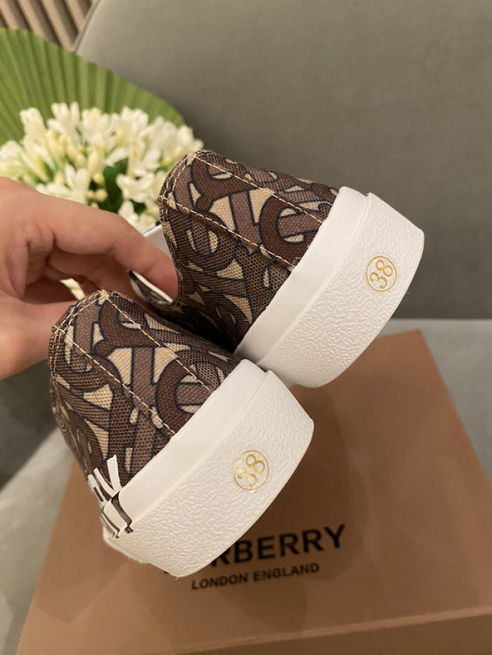 BUBERY SNEAKER