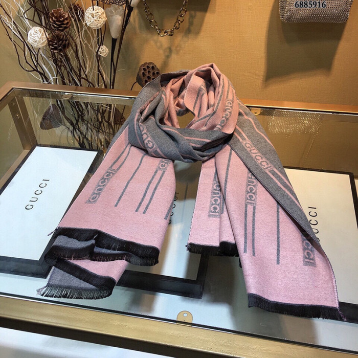 g*u*i scarf