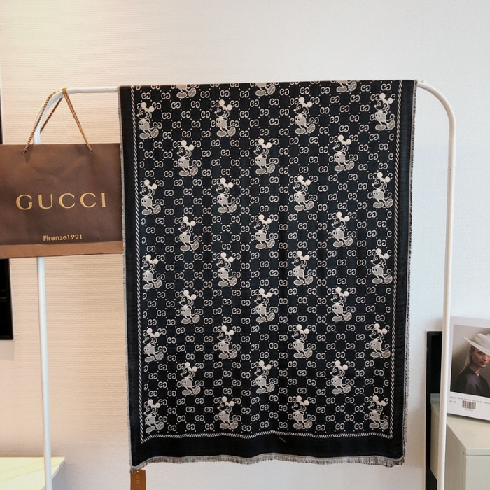 g*u*i scarf
